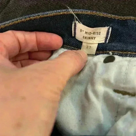 Madewell Women’s 9” Midrise Skinny Jeans. Size 27. Dark Blue. Preowned. - Picture 4 of 4